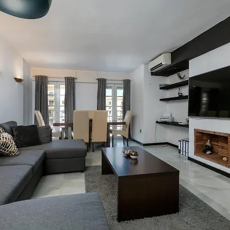 Duplex Penthouse, Walking Distance To Puerto Banus * 马尔韦利亚