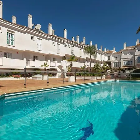 Duplex Penthouse, Walking Distance To Puerto Banus 马尔韦利亚